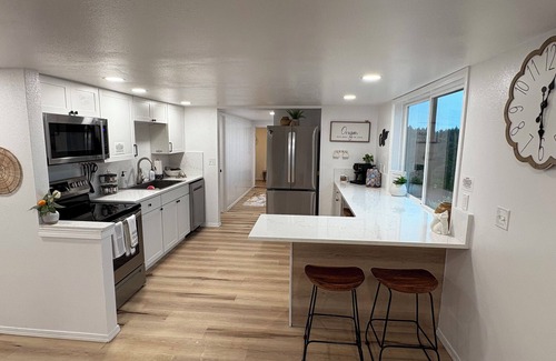 Coos Bay House | 3 Bed-2 Bath Home-Hot Tub, Workout & Game Room, Tree Fort, WiFi, Views