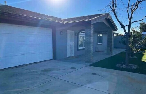 Fontana House | 3 Bed 2 Bath Home Near Fontana Speedway