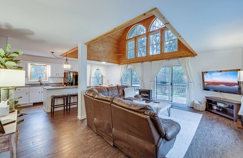 Greentown House | 3 BED/2 BATH HOME WITH BOAT SLIP - STEPS TO LAKE WALLENPAUPACK