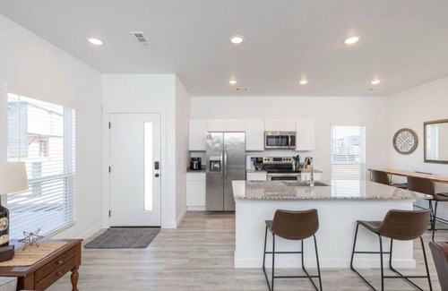 Bentonville House | 3 Bed 2 Bath house in brilliant Bentonville near downtown & Walmart Home Office