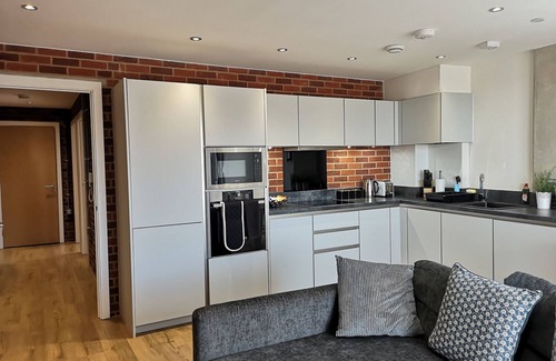 Watford Apartment | 3 Bed, 2 Bath in Watford Town Centre