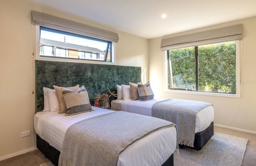 Jacks Point House | 3 Bed 2 bath Interior designed home with spa