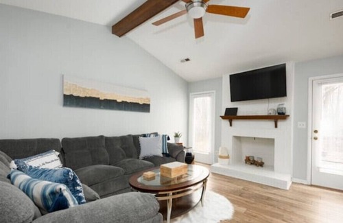 Greensboro House | 3 bed/2 bath, king bed, hot tub wooded backyard