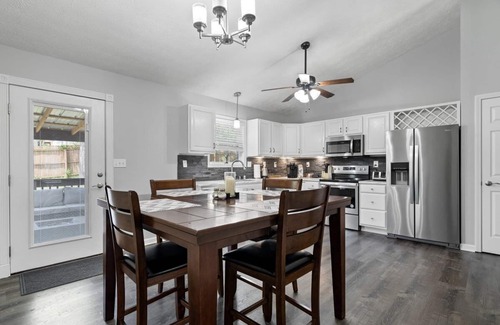 Paducah House | 3 Bed/2 Bath Modern 1400 sq ft Home in Quiet Paducah Neighborhood