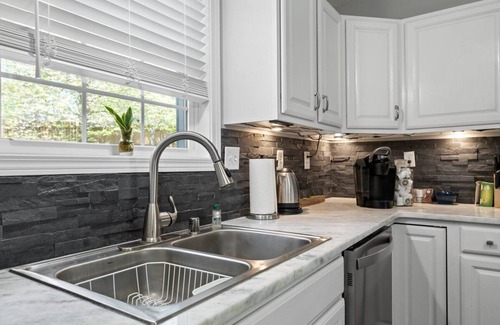 Paducah House | 3 Bed/2 Bath Modern 1400 sq ft Home in Quiet Paducah Neighborhood