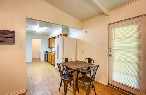 Commerce House | 3 bed 2 bath near the College