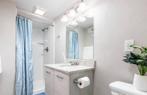 Taylorsville House | 3 bed 2 bath pet friendly & 30 mins to skiing!
