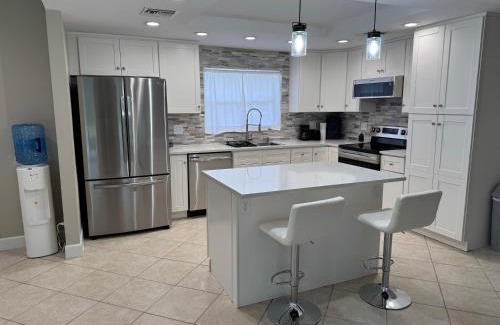 North Fort Myers House | 3 bed 2 bath pool house with water access