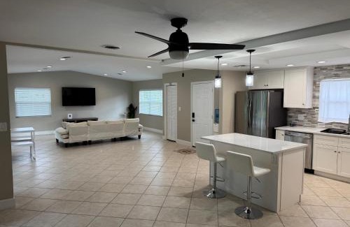 North Fort Myers House | 3 bed 2 bath pool house with water access