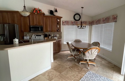 Spring Hill House | 3 Bed ~ 2 Bath~ Pool ~ Wifi ~ Pets Welcome ~Optional Heated Pool ~SS Barbecue
