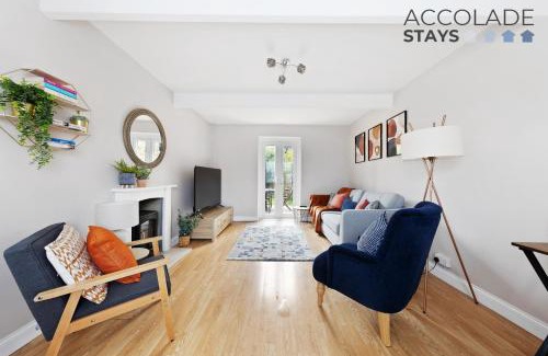 Basingstoke House | 3 bed, 2 Bath, Sleeps 6, with Free Parking & WiFi, ideal for contractors and families