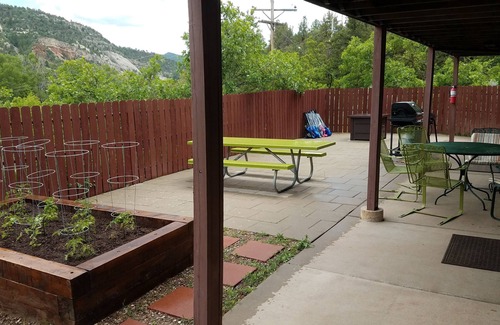 Glenwood Springs House | 3 Bed 2 Bath Sleeps 8 Next To Rifle Falls State Park & Rifle Mountain Park