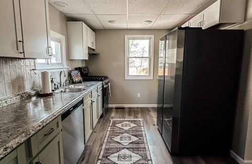 North Syracuse House | 3 Bed/3 Bath 1F/2H Cozy Village Bungalow - Centrally Located, Renovated Home