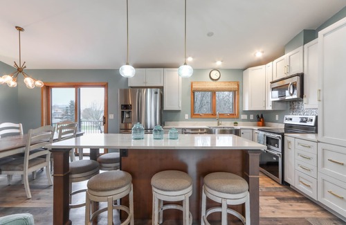 Marshfield House | 3-bed, 3-bath, 3-car garage executive home in Marshfield, WI