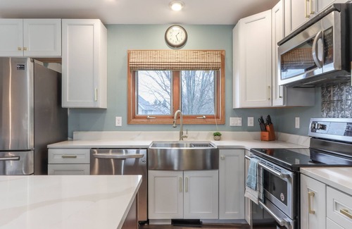 Marshfield House | 3-bed, 3-bath, 3-car garage executive home in Marshfield, WI