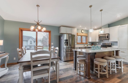 Marshfield House | 3-bed, 3-bath, 3-car garage executive home in Marshfield, WI