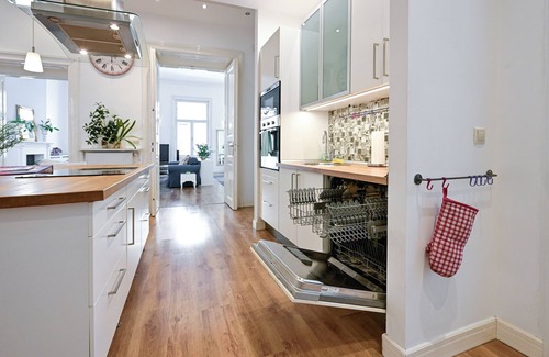 Belso-Ferencvaros Apartment | 3 Bed & 3 Bath, Huge, Free Parking, City centre for families and groups