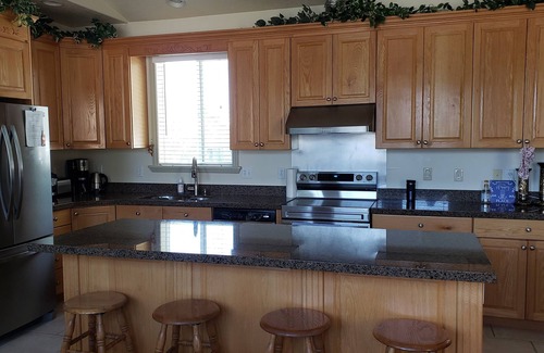 Farmington House | 3 Bed, 4 Bath, 2-Story House in Great Neighborhood