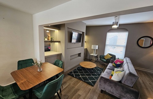Oxton Apartment | 3 Bed Apartment 10 mins from central Liverpool
