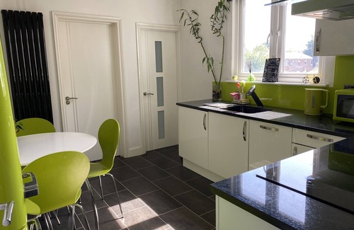 Tooting Apartment | 3 bed Apartment in Colliers Wood