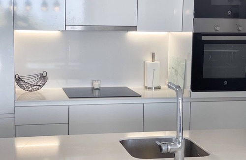 Alcorrin Apartment | 3 Bed Apartment with Sea View Onsite Gym & Spa