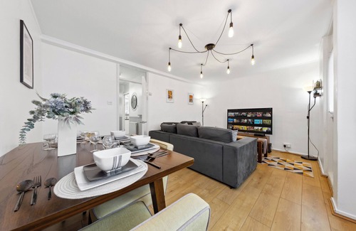 Hackney Apartment | 3 Bed Apt near Broadway Market with parking
