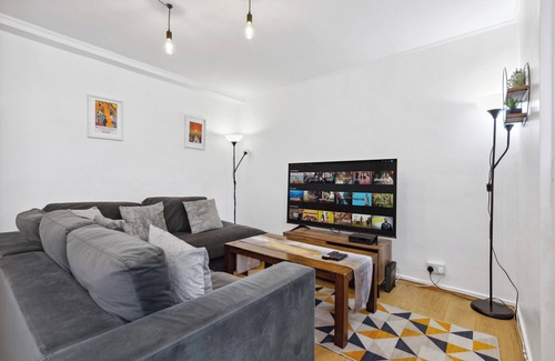 Hackney Apartment | 3 Bed Apt near Broadway Market with parking