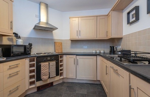Morley Apartment | 3-Bed Apt near M62, Leeds, with Parking and Wifi,– Ideal for 6 Contractors