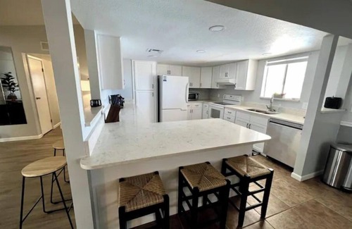 Lake Havasu City House | 3 bed + Arizona room pool house + boat parking + Dogs Allowed