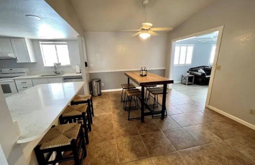 Lake Havasu City House | 3 bed + Arizona room pool house + boat parking + Dogs Allowed