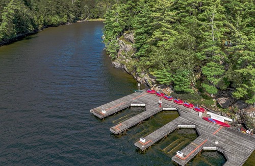 Muskoka Lakes Cottage | 3 bed + loft 3 bath cottage on Lake Rosseau! Hot Tub! BBQ!
