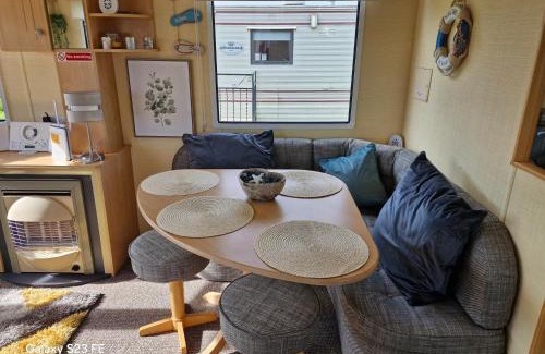 Chapel Saint Leonards Ski Chalet | 3-Bed Caravan - Sleeps 8 - Pool Onsite - PetsOK