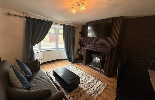 Bicester House | 3-Bed Cherry Cottage - Walk to Bicester Village