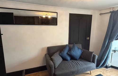 Bicester House | 3-Bed Cherry Cottage - Walk to Bicester Village