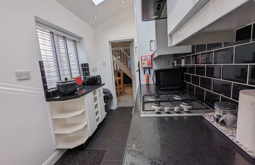 Lancaster House | 3 Bed City Home | South Facing Patio | 4-5 Beds
