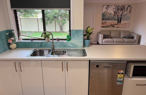 Shepparton House | 3 Bed Close to GV Hospital