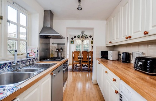 Oxford City Centre House | 3-Bed Cosy Bookbinder House in Jericho Oxford
