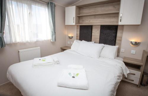 Minster on Sea House | 3 bed Cosy Caravan for up to 5