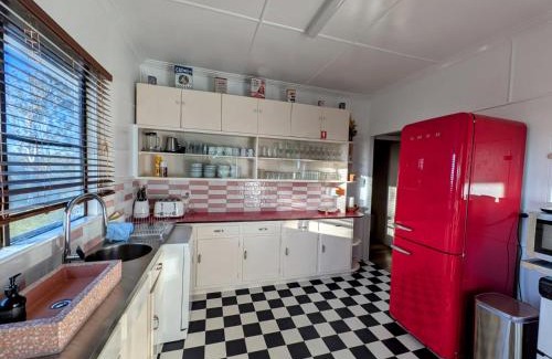 Blackbutt North House | 3 bed cottage nestled at centre of 21 acres in Blackbutt