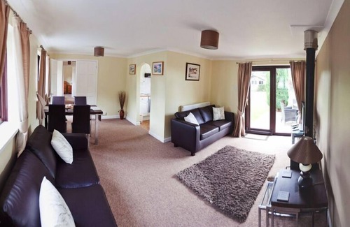 Llandyssiliogogo House | 3 Bed Cottage with Hot Tub/Games Room Nr New Quay