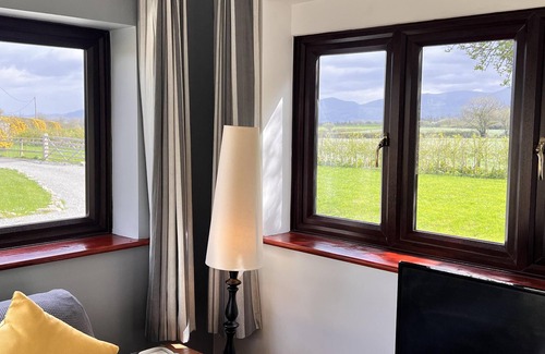 Llanddona House | 3 Bed Detached Cottage Log Burner, Mountain Views