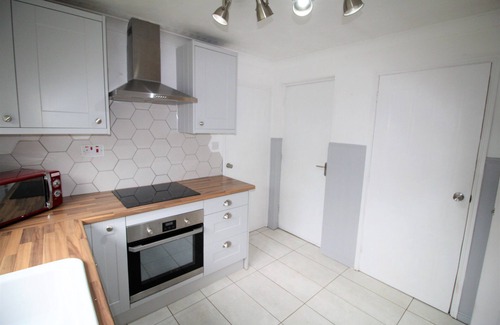 Warmsworth House | 3 Bed Detached - Quiet Cul De Sac -Private Parking