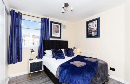 Niddrie House | 3-Bed Edinburgh Abode - Parking and Garden