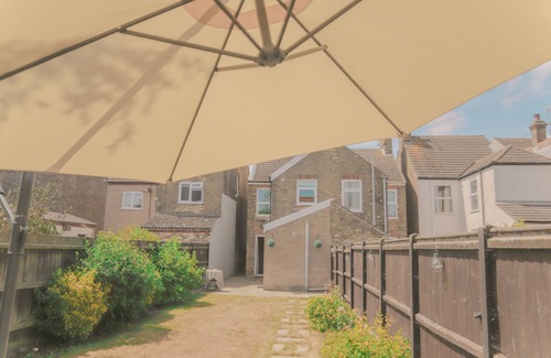 Lowestoft House | 3 bed Edwardian holiday home 150 yards to Pakefield’s golden beach