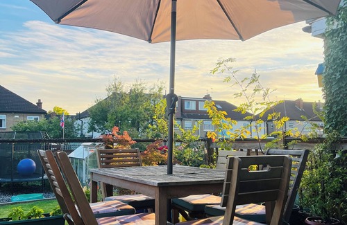 Manor House | 3 bed family house, 5min walk to tube, 30min tube to central London attractions
