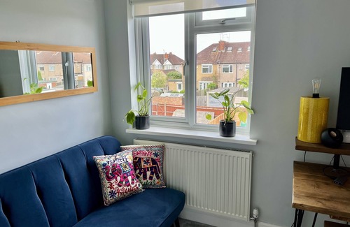 Manor House | 3 bed family house, 5min walk to tube, 30min tube to central London attractions