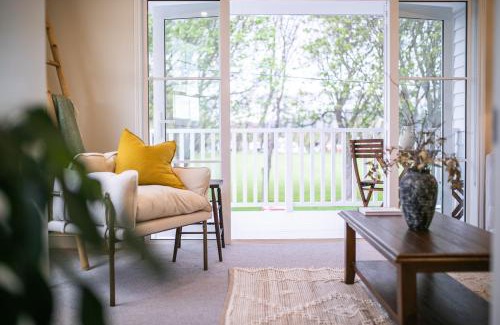 Christchurch Apartment | 3 Bed Family Retreat Classic Charm With Park Views