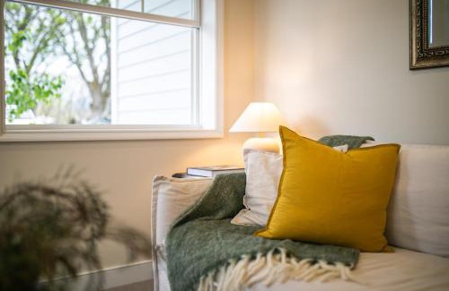 Christchurch Apartment | 3 Bed Family Retreat Classic Charm With Park Views