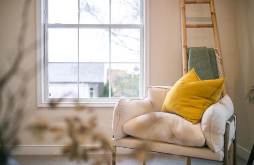Christchurch Apartment | 3 Bed Family Retreat Classic Charm With Park Views