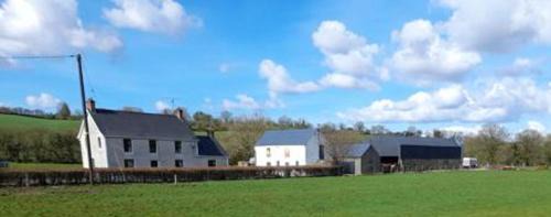Strabane House | 3 Bed Farmhouse - Sleeps 6 - Wifi - Parking